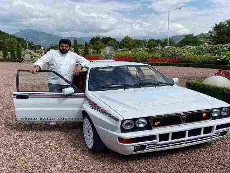 Antonino Cannavacciuolo con la sua Lancia Delta (web source) 13.11.2022 crmag