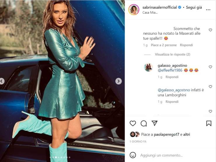 Sabrina Salerno, lo scatto con la Lamborghini (fonte Instagram) 